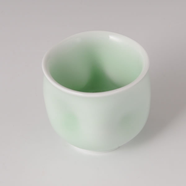 RYOKUYU SHIHOOSHI GUINOMI (Sake Cup iwith Green glaze & Four-direction push) Arita ware