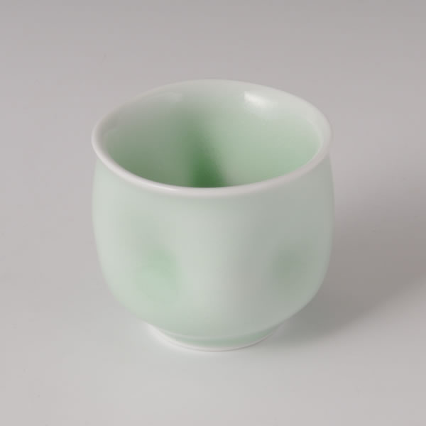 RYOKUYU SHIHOOSHI GUINOMI (Sake Cup iwith Green glaze & Four-direction push) Arita ware
