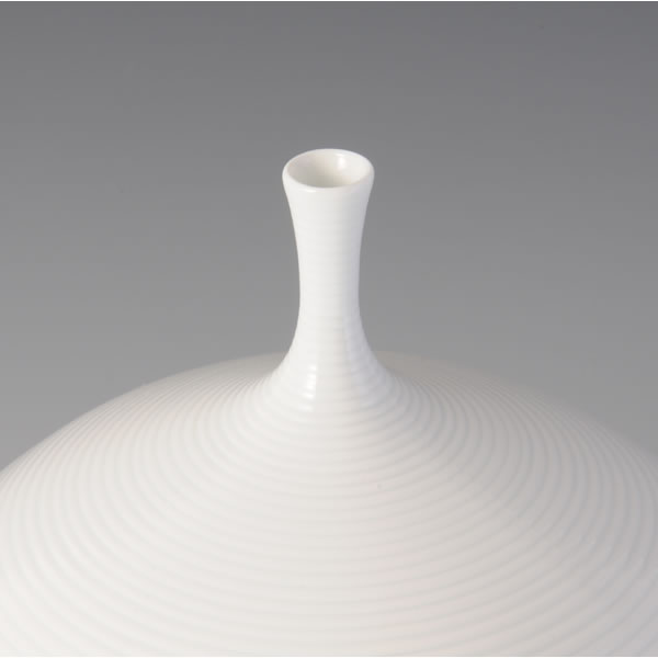 HAKUJI SENDAN TSUBO (White Porcelain Jar with engraved Line design) Arita ware