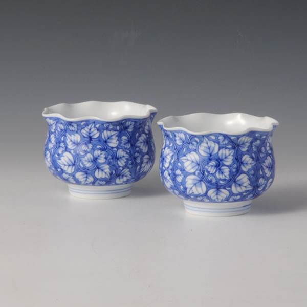 SOMETSUKE KARAKUSAMON KOBACHI (Bowl with Vines-coiled design in underglaze blue) Arita ware