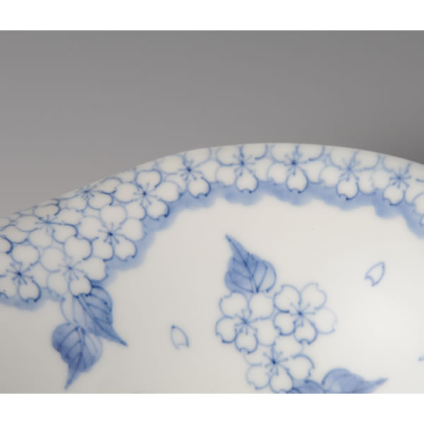 SOMETSUKE SAKURAMON OBACHI (Large Bowl with Cherry Petals design in underglaze blue) Arita ware