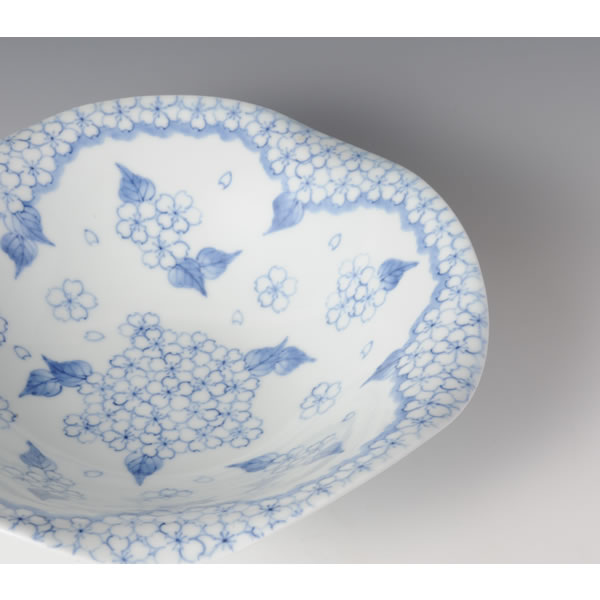SOMETSUKE SAKURAMON OBACHI (Large Bowl with Cherry Petals design in underglaze blue) Arita ware