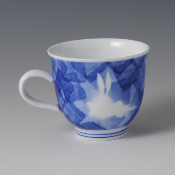 WASHIZOME USAGIBOKASHIMON DEMITSUWANZARA (Cup & Saucer with Gradation Rabbit design) Arita ware