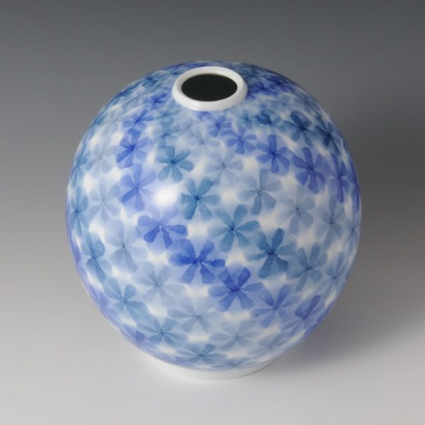 WASHIZOME CHIGIRIKAMON TSUBO (Jar with Petals design) Arita ware