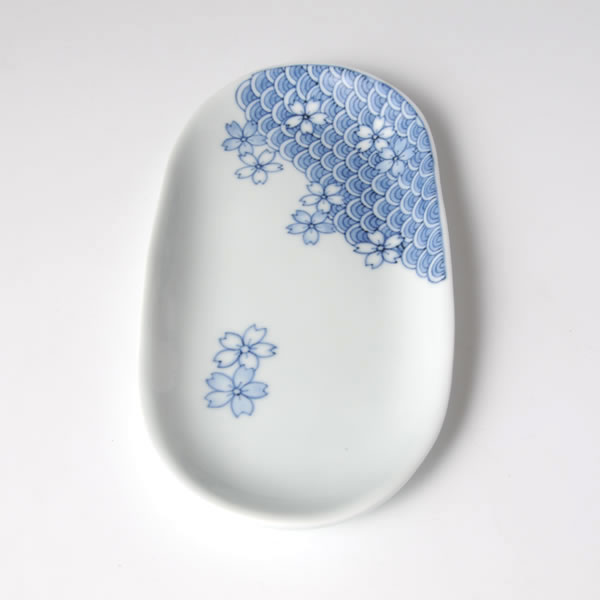 SOMETSUKESEIGAIHA SAKURA NAGASARA (Plates with Cherry Pertals design in underglaze blue) Arita ware