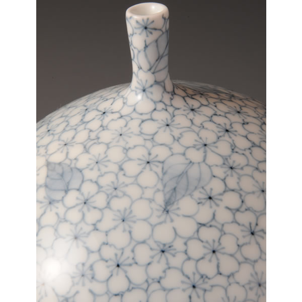 SOMETSUKE SAKURAMON TSUBO (Jar with Cheely Blossoms design in underglaze blue) Arita ware
