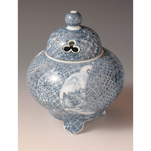 SOMETSUKE SHONZUI KORO (Incense Burner with Traditional design in underglaze blue) Arita ware