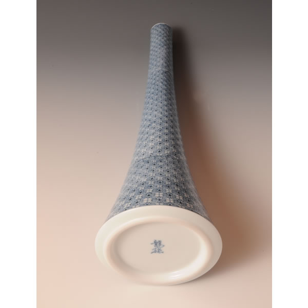 SOMETSUKE SHIPPOMON HANAIKE (Flower Vase with Oval design in underglaze blue) Arita ware