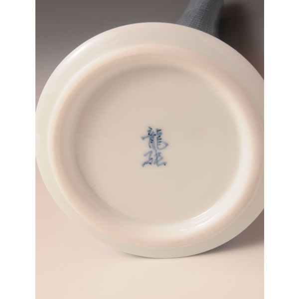 SOMETSUKE SHIPPOMON HANAIKE (Flower Vase with Oval design in underglaze blue) Arita ware