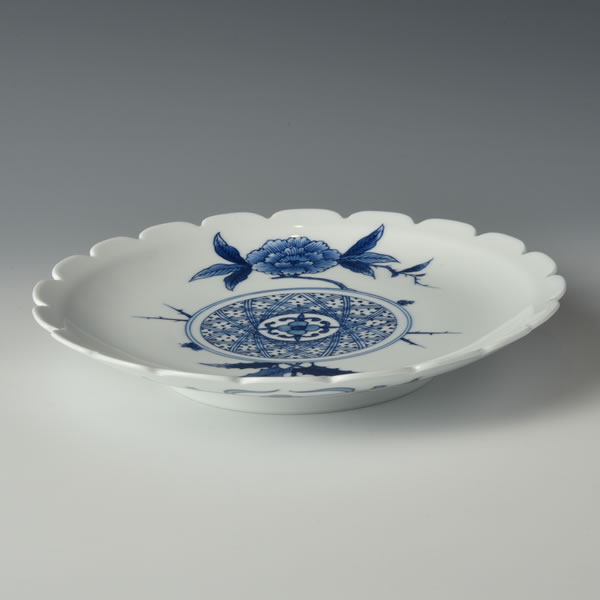 SOMETSUKE RINKAZARA (Plate with Foliate Rim in underglaze blue) Arita ware
