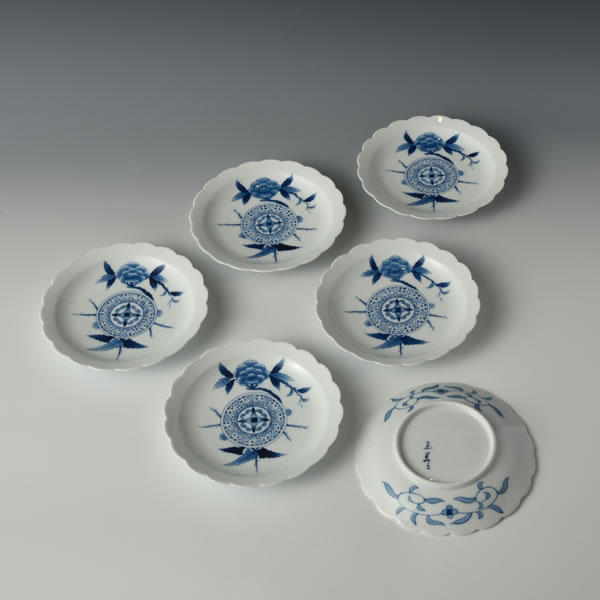 SOMETSUKE RINKAZARA (Plates with Foliated Rim in underglaze blue B) Arita ware