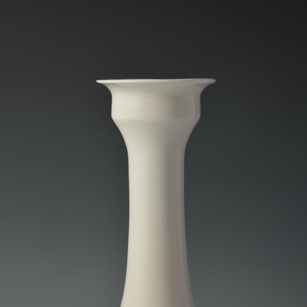 HAKUJI KAKI (White Porcelain Flower Vase E)