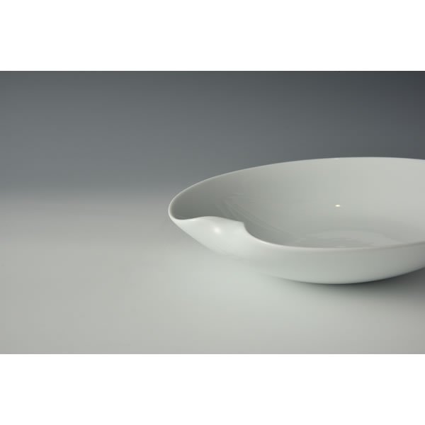 HAKUJI IPPOSHI TAKEHORI SARA (White Porcelain Plate with One-direction push & engraved Bamboo design) Arita ware