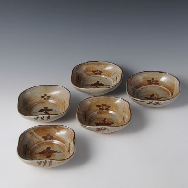 EGARATSU SHIHOSHI KOBACHISOROE (Decorated Karatsu Square Bowls with brush) Karatsu ware