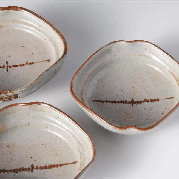 EKARATSU SHIHOKOZUKESOROE (Decorated Karatsu ware Small Dishes with Four-direction push) Karatsu ware
