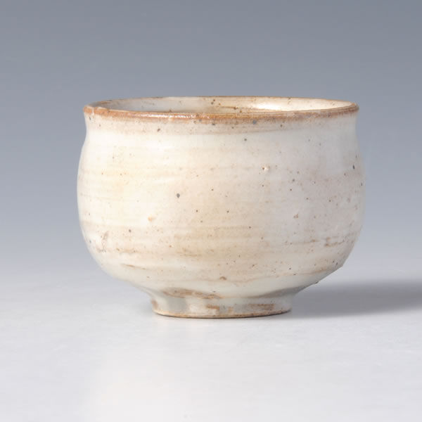 KARATSU KOHIKI GUINOMI (Sake Cup with White Slip glaze A) Karatsu ware