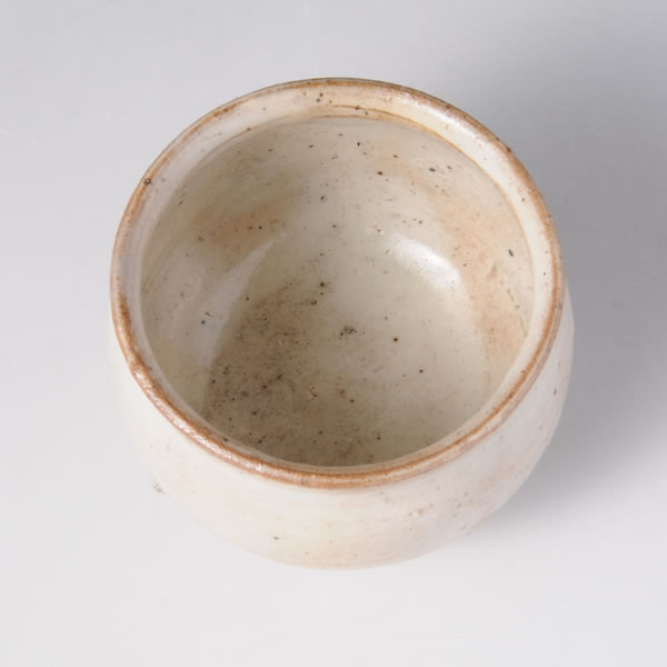 KARATSU KOHIKI GUINOMI (Sake Cup with White Slip glaze A) Karatsu ware
