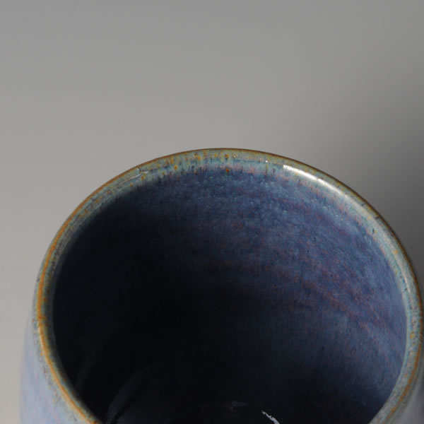 KARATSU TOMAYU HORIMON YUNOMI (Teacup with Wisteria-colored glaze & engraved design) Karatsu ware