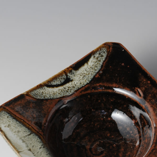 CHOSENGARATSU TATARA MITSUASHI KOBCHI (Three-leged Two colored Karatsu ware Bowls) Karatsu ware
