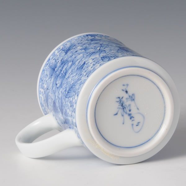 BOTAN KARAKUSA TSUTSUGATA MAGCUP (Cylindrical Mug with Peony & Vines-coiled design) Mikawachi ware