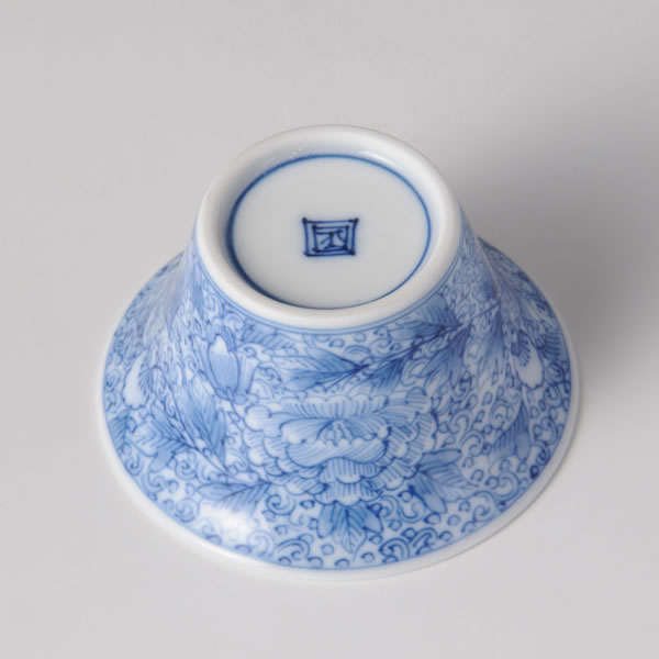 BOTAN KARAKUSA HAI SORI (Cup with Peony & Vines-coiled design & curved Rim) Mikawachi ware