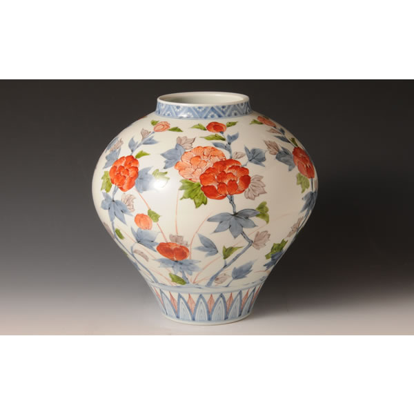 SOMENISHIKI BOTANMON TSUBO (Jar with Peony design in polychrome overglaze painting) Arita ware