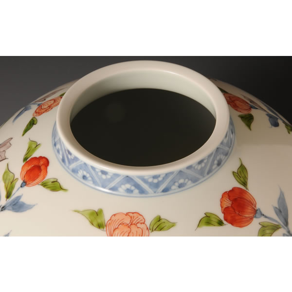 SOMENISHIKI BOTANMON TSUBO (Jar with Peony design in polychrome overglaze painting) Arita ware