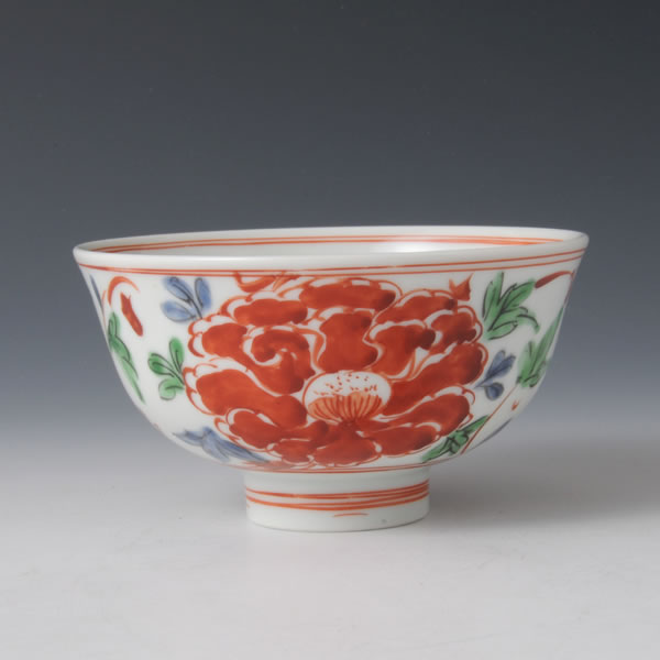 GOSUAKAE BOTANKARAKUSAMON MESHIWAN (Bowl with Peony & Vines-coiled design in overglaze red enamel) Arita ware