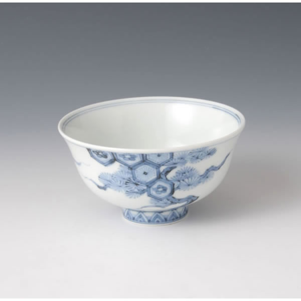 SOMETSUKE KIKKOMON MESHIWAN (Bowl with Hexagonal design in underglaze blue) Arita ware