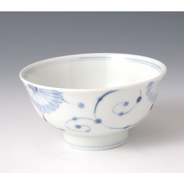 SOMETSUKE KIKUKARAKUSA MESHIWAN (Bowl with Vines-coiled Chrysanthemum design in underglaze blue) Arita ware