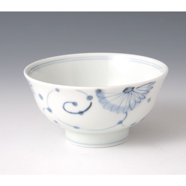 SOMETSUKE KIKUKARAKUSA MESHIWAN (Bowl with Vines-coiled Chrysanthemum design in underglaze blue) Arita ware