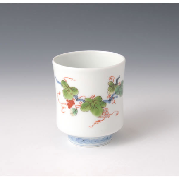 SOMENISHIKI BUDOMON YUNOMI (Teacup with Grape design in polychrome overglaze painting) Arita ware