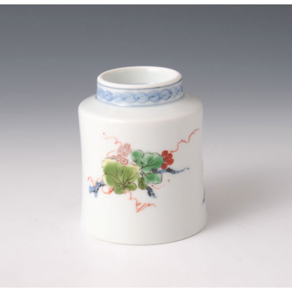 SOMENISHIKI BUDOMON YUNOMI (Teacup with Grape design in polychrome overglaze painting) Arita ware