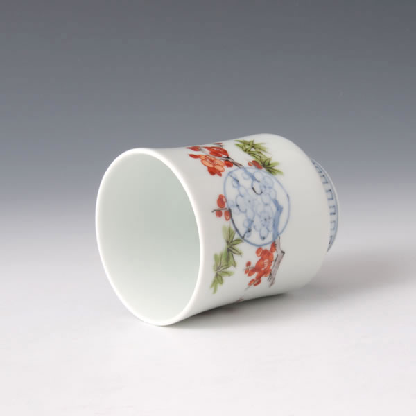 SOMENISHIKI MARUMON TAKEUMEMON YUNOMI (Teacup with Circle Bamboo Plum design in polychrome overglaze painting) Arita ware