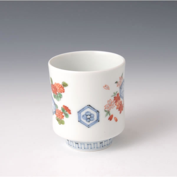 SOMENISHIKI KIKKOSOKAMON YUNOMI (Teacup with Hexagonal & Floral Plant design in polychrome overglaze painting) Arita ware