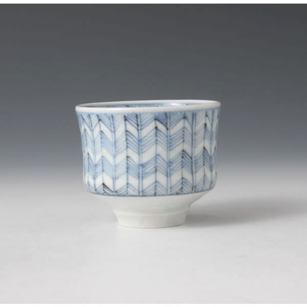 SOMETSUKE YABANEMON GUINOMI (Sake Cup with Arrow-feather design in underglaze blue) Arita ware