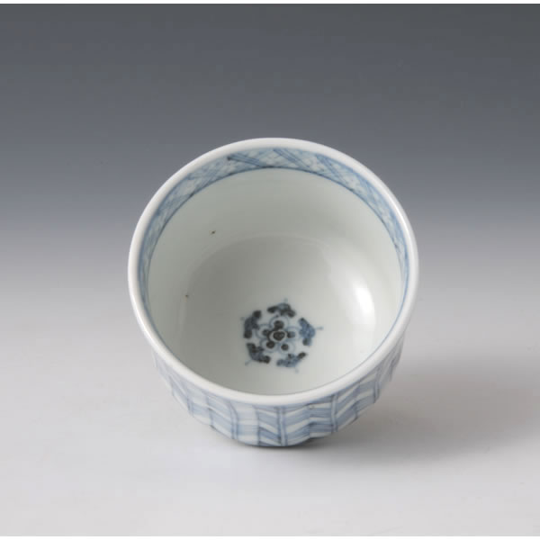SOMETSUKE YABANEMON GUINOMI (Sake Cup with Arrow-feather design in underglaze blue) Arita ware