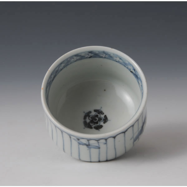 SOMETSUKE RENJIGOSHICHOMON GUINOMI (Sake Cup with Lattice and Butterfly design in underglaze blue) Arita ware