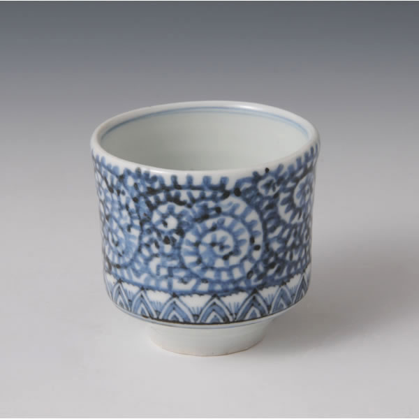 SOMETSUKE TAKOKARAKUSA GUINOMI (Sake Cup with Vines-coiled design in underglaze blue) Arita ware
