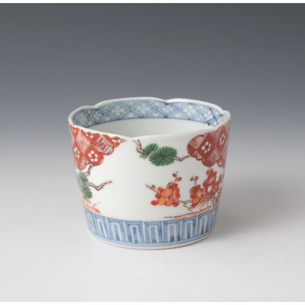 SOMENISHIKI ISHIDATAMIMON SOBACHOKU (Cup with Stone‐paved design in polychrome overglaze painting)