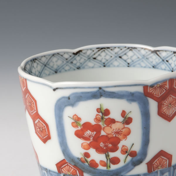 SOMENISHIKI KIKKOMON SOBACHOKU (Cup with Hexagonal design in polychrome overglaze painting) Arita ware