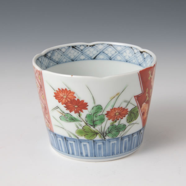 SOMENISHIKI KIKUMON SOBACHOKU (Cup with Chrysanthemum design in polychrome overglaze painting)
