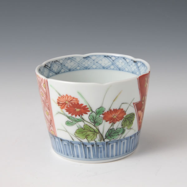 SOMENISHIKI KIKUMON SOBACHOKU (Cup with Chrysanthemum design in polychrome overglaze painting)