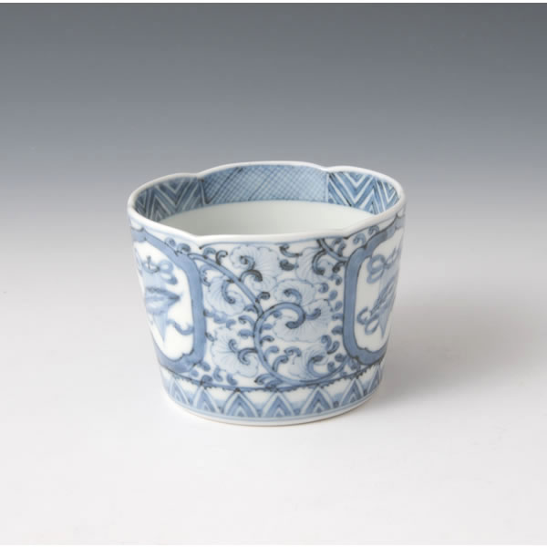 SOMETSUKE MADOEKARAKUSAMON SOBACHOKU (Cup with Vines-coiled designin underglaze blue) Arita ware