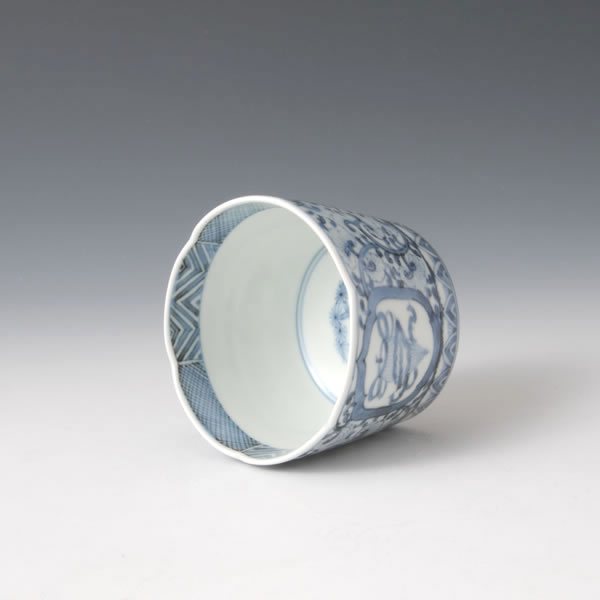 SOMETSUKE MADOEKARAKUSAMON SOBACHOKU (Cup with Vines-coiled designin underglaze blue) Arita ware