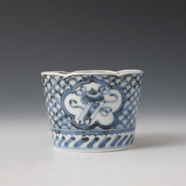 SOMETSUKE SEIGAIHAMON SOBACHOKU (Cup with Semicircular Repeated Wave design in underglaze blue) Arita ware