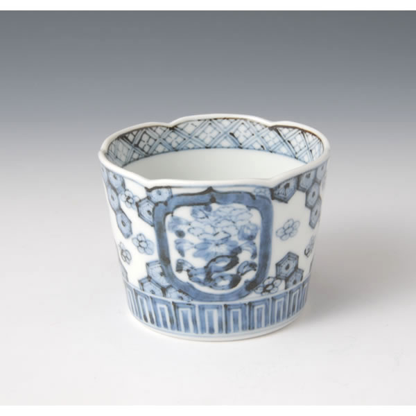 SOMETSUKE MADOEKIKKOMON SOBACHOKU (Cup with Hexagonal design in underglaze blue) Arita ware