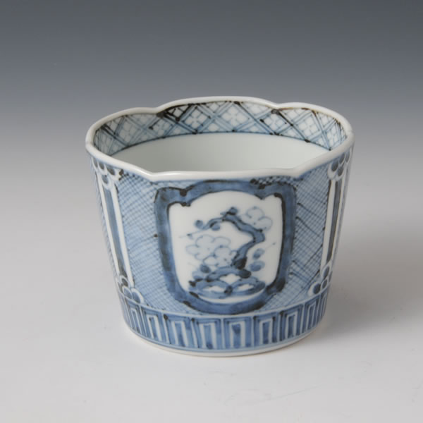 SOMETSUKE MADOE SHOCHIKUBAIMON SOBACHOKU (Cup with Pine Tree Bamboo Plum in underglaze blue) Arita ware
