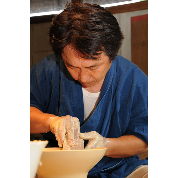 SEIJISHINOGIIBORI HASU MACCHAWAN (Celadon Tea Bowl with Line engraving & engraved Lotus design) Nabeshima ware