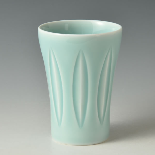 SEIJISHINOGIBORI MAGCUP (Celadon Mug with Line engraving) Nabeshima ware
